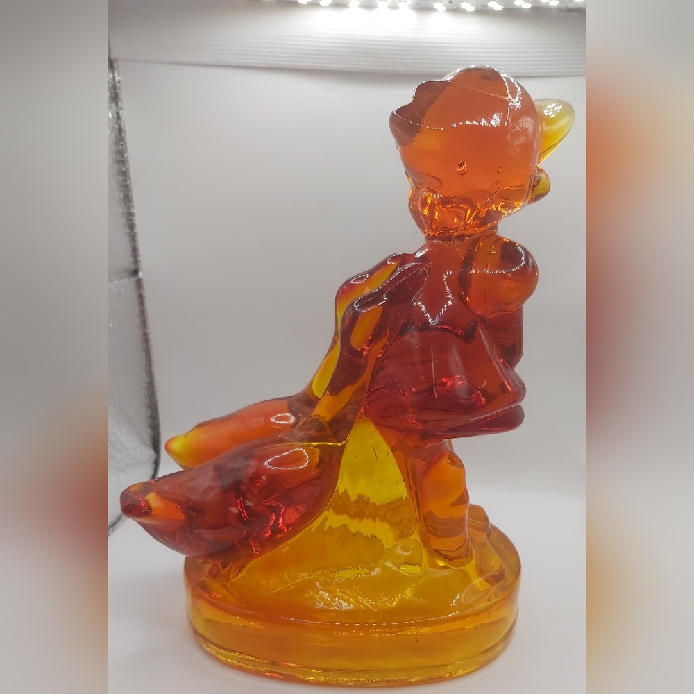 L.E. Smith Amberina girl with two geese glass figurine